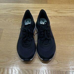 Lululemon black size 10.5 charge feel low tennis shoe
